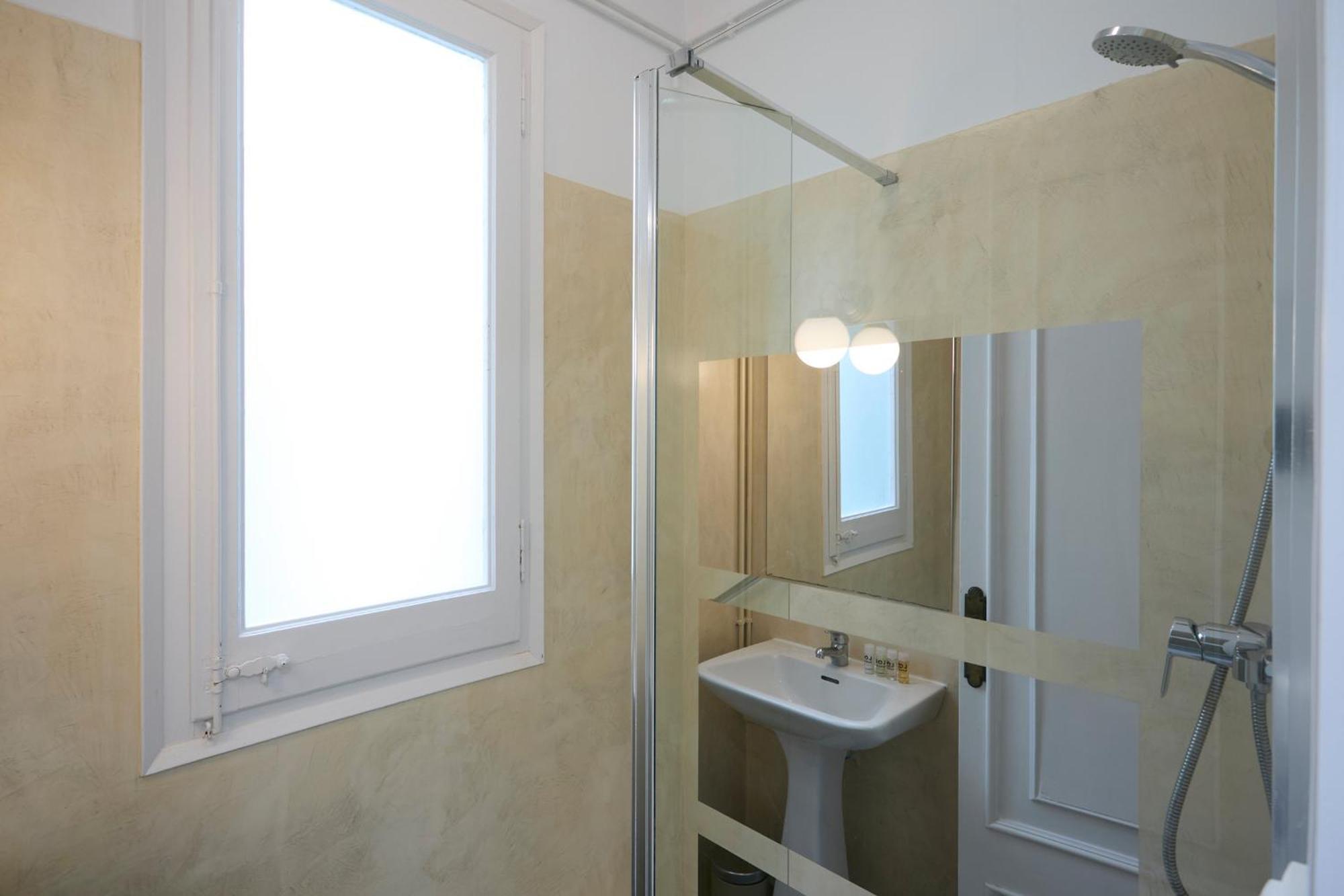 63Par1016- Sunny Apartment In Paralel Barcelona Exterior photo